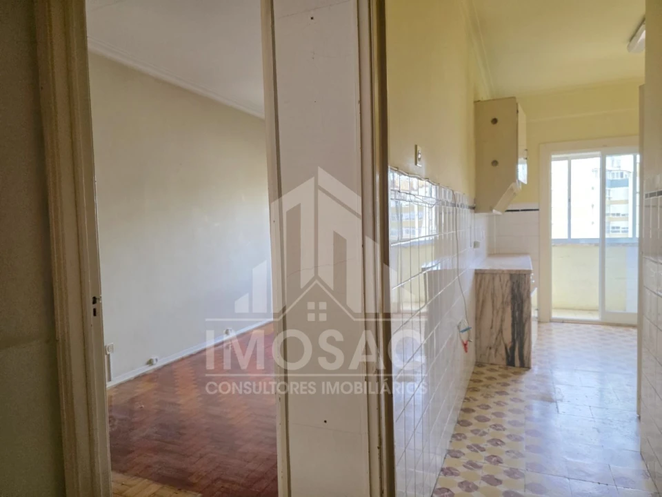 Apartamento T2 para Venda em Benfica Foto 2