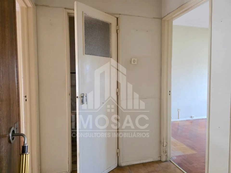 Apartamento T2 para Venda em Benfica Foto 5