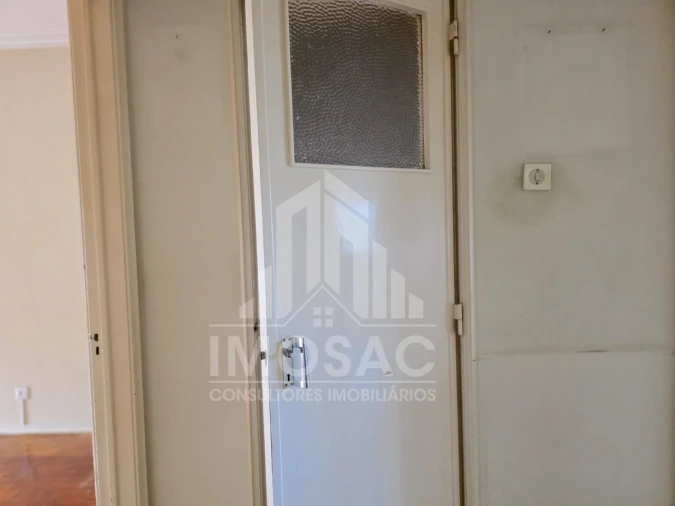 Apartamento T2 para Venda em Benfica Foto 3