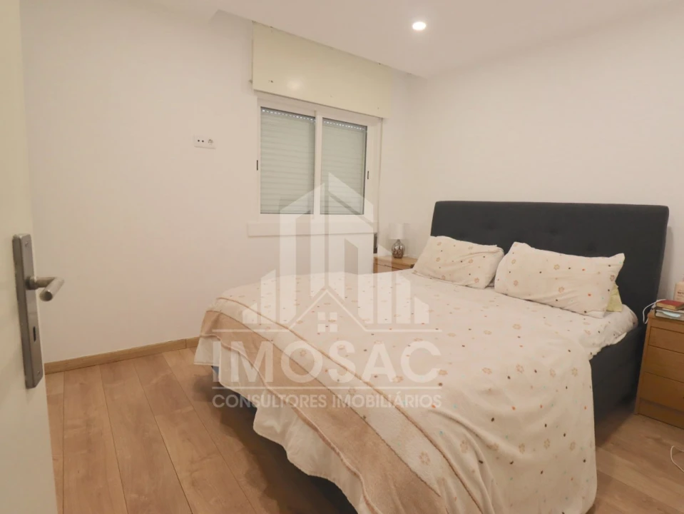 Apartamento T3 para Venda em Santo António dos Cavaleiros e Frielas Foto 3