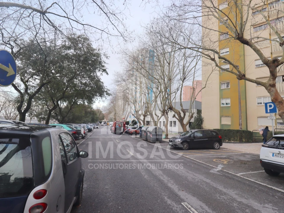 Apartamento T3 para Venda em Santo António dos Cavaleiros e Frielas Foto 14