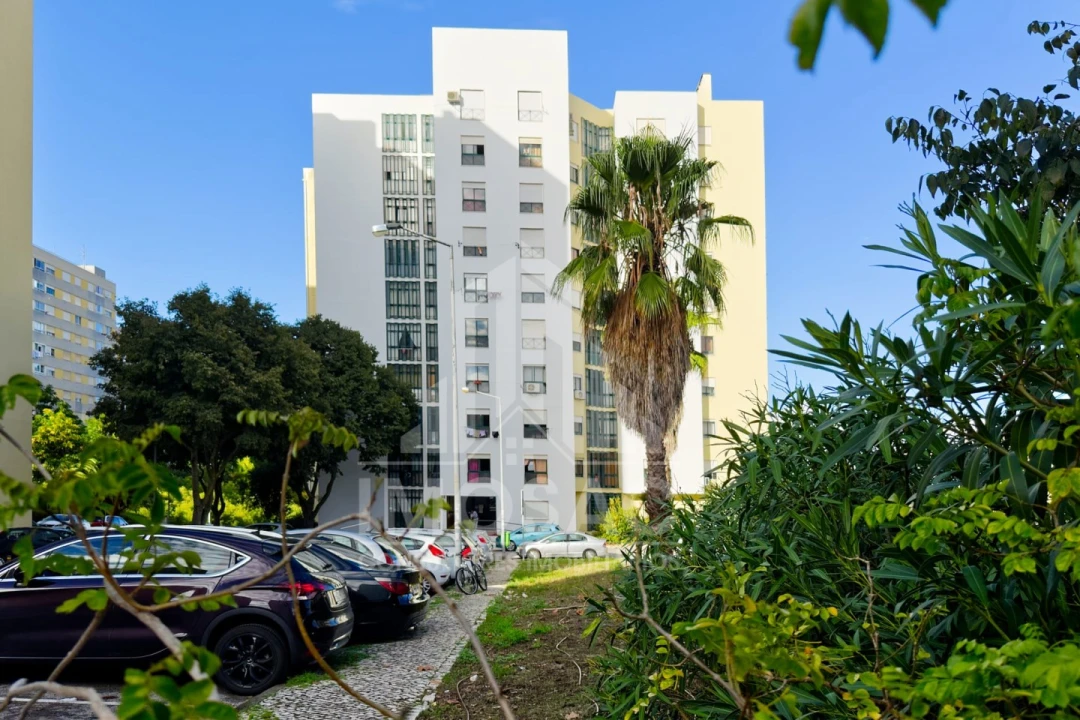 Apartamento T2 para Venda em Santo António dos Cavaleiros e Frielas Foto 2