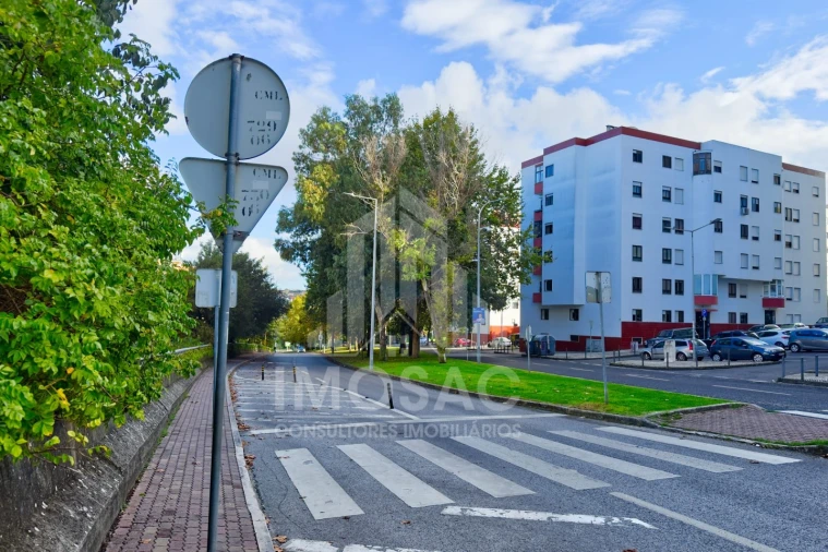 Apartamento T2 para Venda em Santo António dos Cavaleiros e Frielas Foto 15
