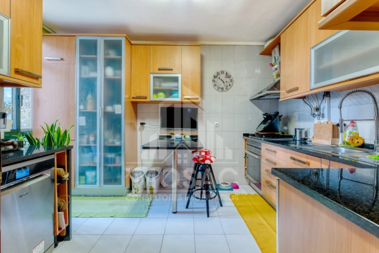 Apartamento T2 para Venda em Santo António dos Cavaleiros e Frielas Foto 3