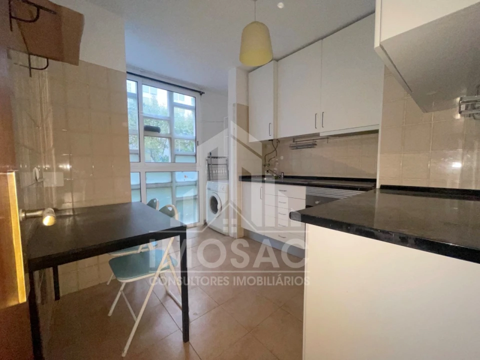 Apartamento T1 para Venda em Santo António dos Cavaleiros e Frielas Foto 2