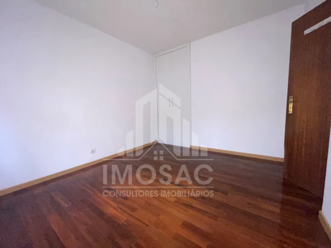 Apartamento T1 para Venda em Santo António dos Cavaleiros e Frielas Foto 8