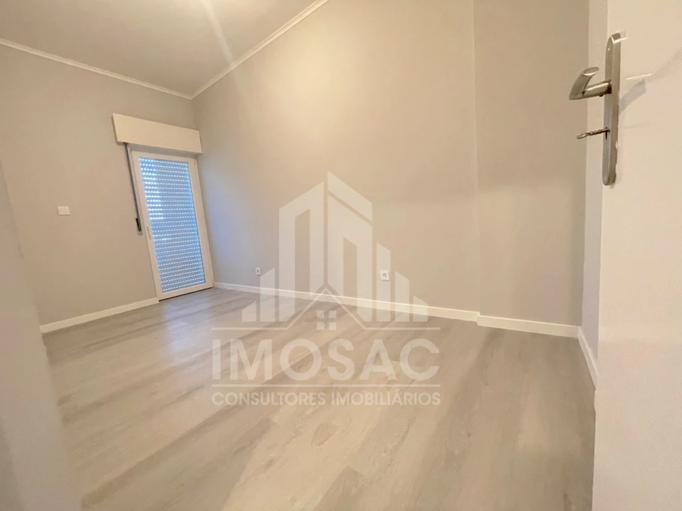 Apartamento T3 para Venda em Loures Foto 3