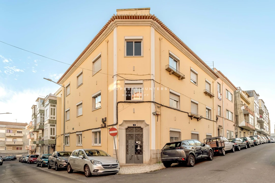 Apartamento T3 para Venda em Agualva e Mira-Sintra Foto 1