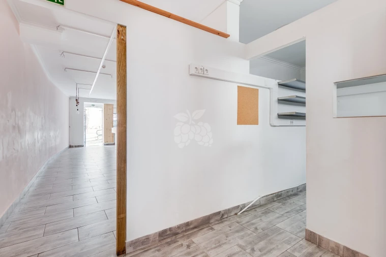 Negócio para Venda em Santo António Foto 13