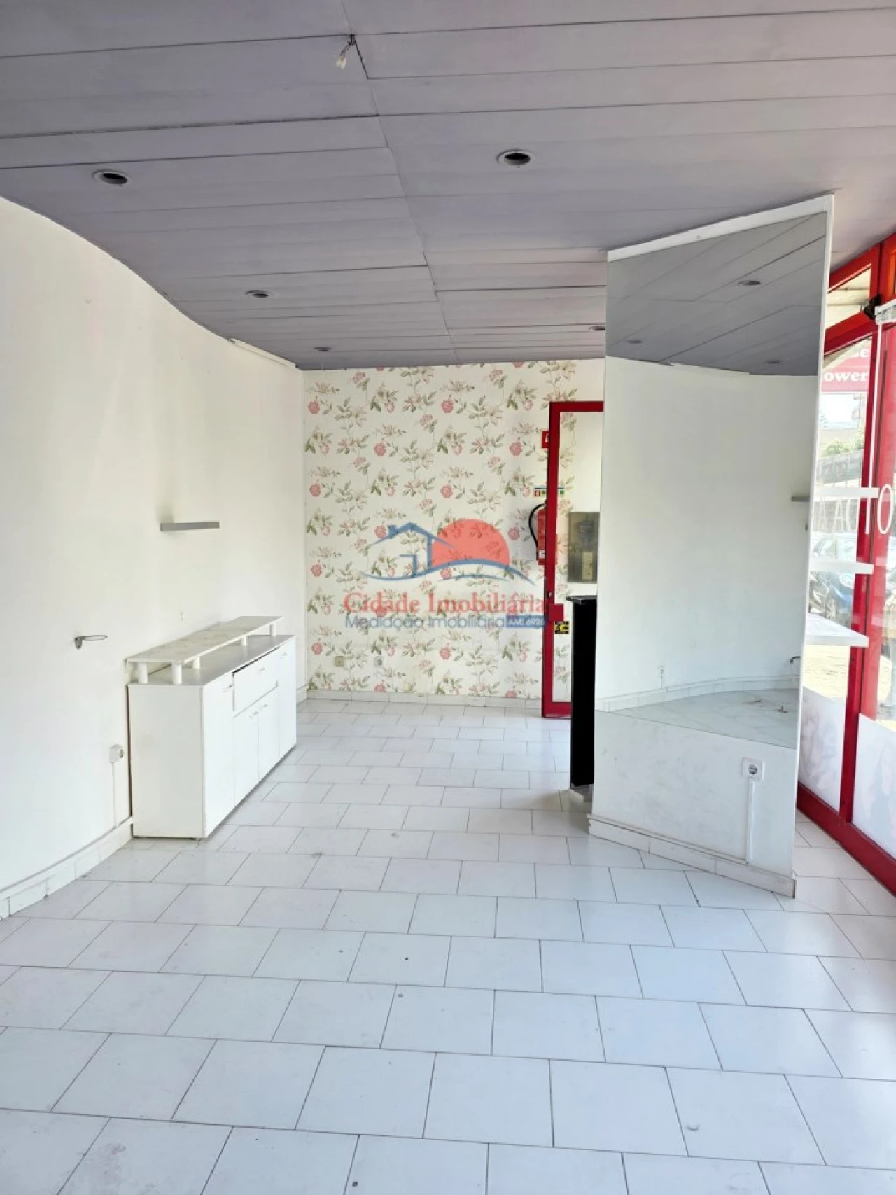 Loja para Arrendamento em São Martinho Foto 2