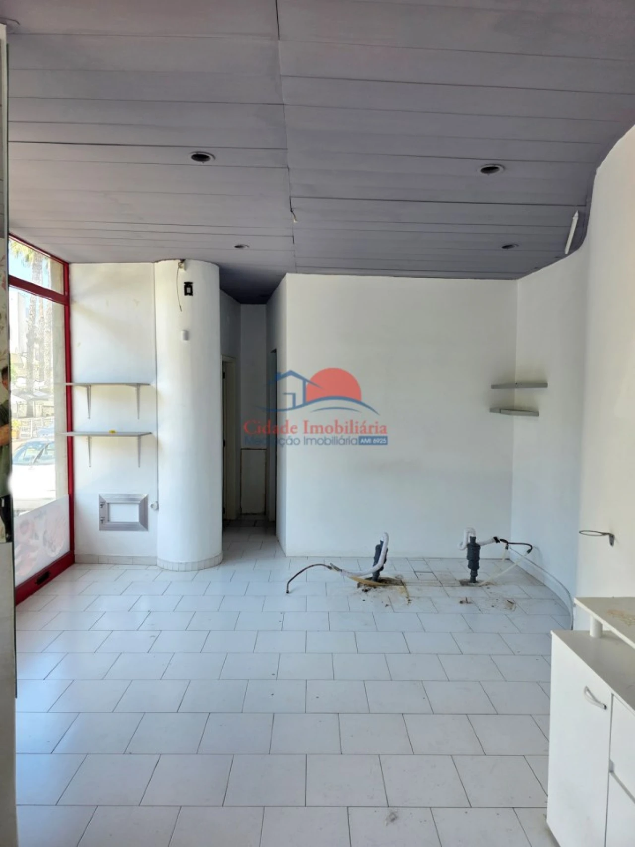 Loja para Arrendamento em São Martinho Foto 4