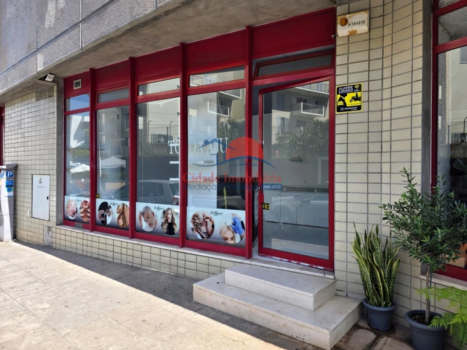 Loja para Arrendamento em São Martinho Foto 1