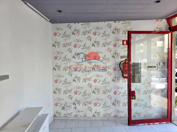 Loja para Arrendamento em São Martinho Foto 8