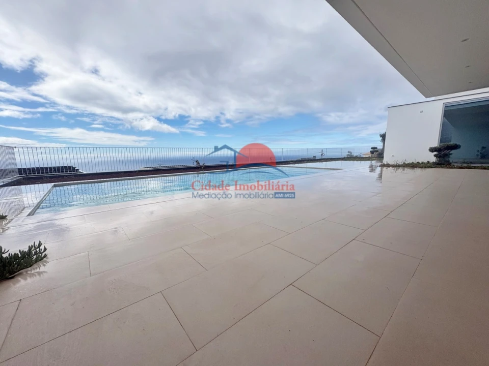 Moradia T3 para Venda em Estreito da Calheta Foto 2