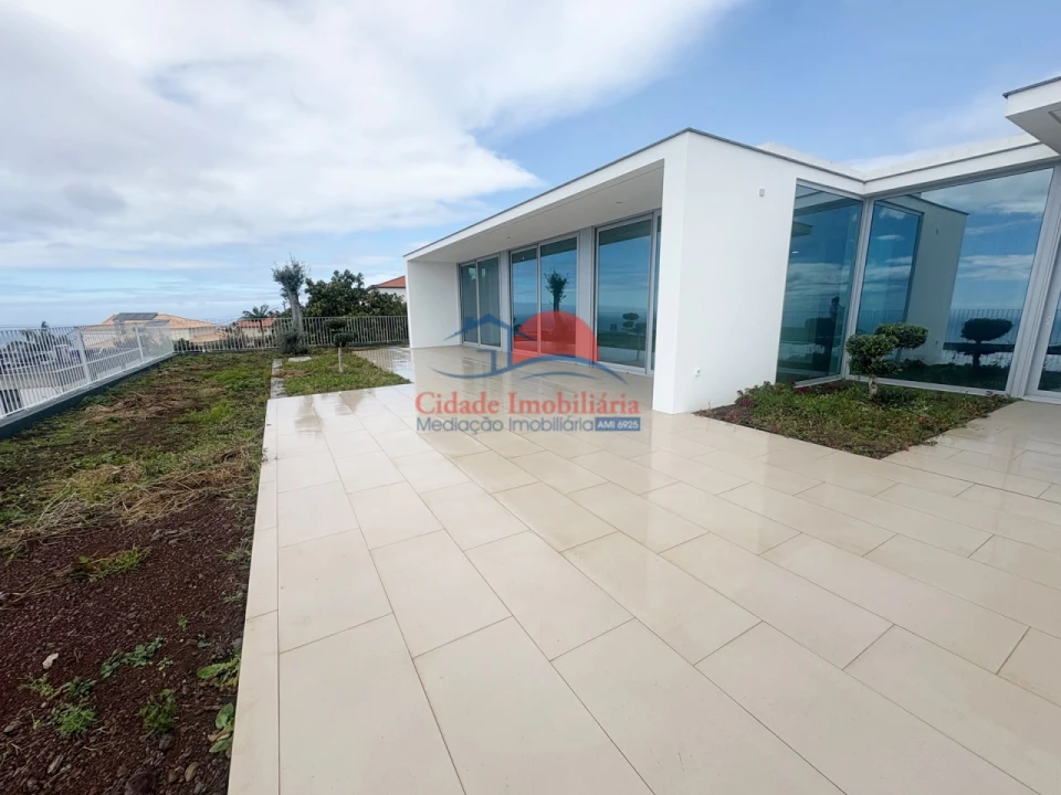 Moradia T3 para Venda em Estreito da Calheta Foto 3