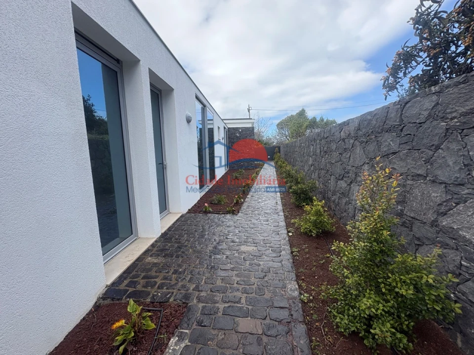 Moradia T3 para Venda em Estreito da Calheta Foto 13