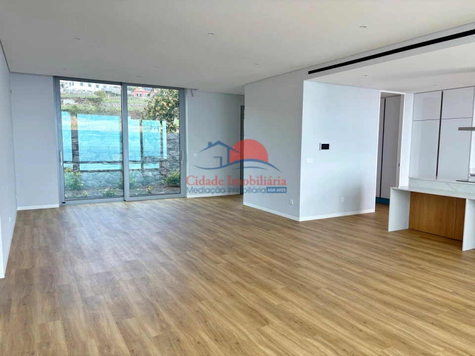 Moradia T3 para Venda em Estreito da Calheta Foto 17