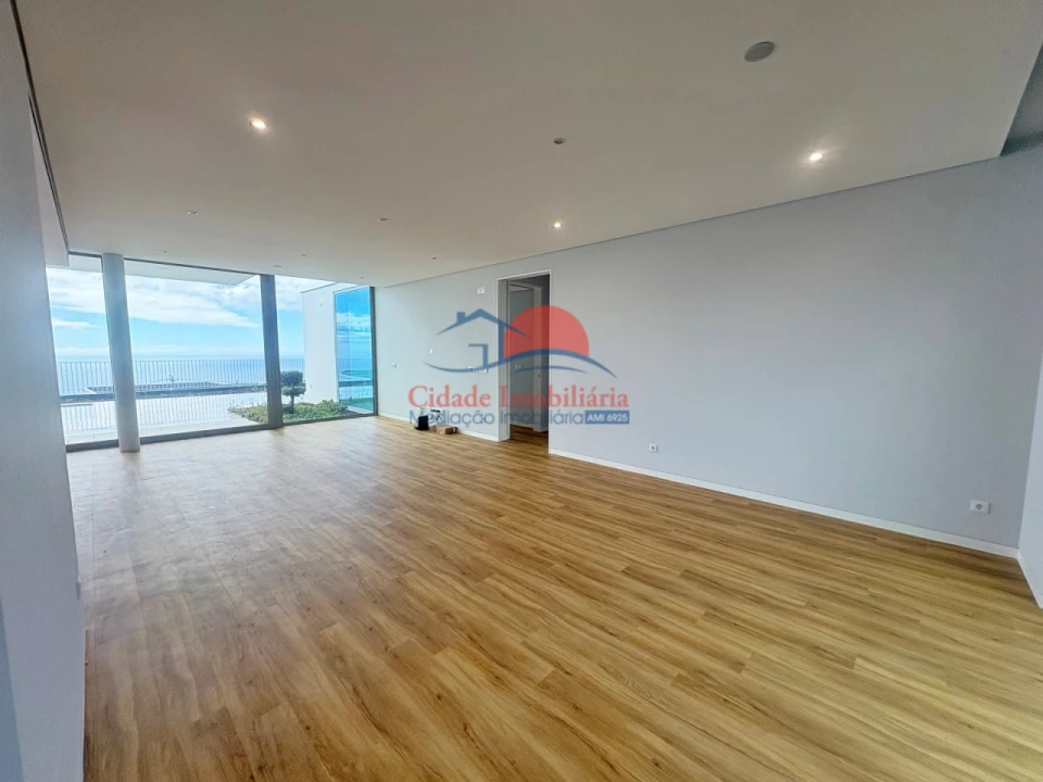 Moradia T3 para Venda em Estreito da Calheta Foto 23