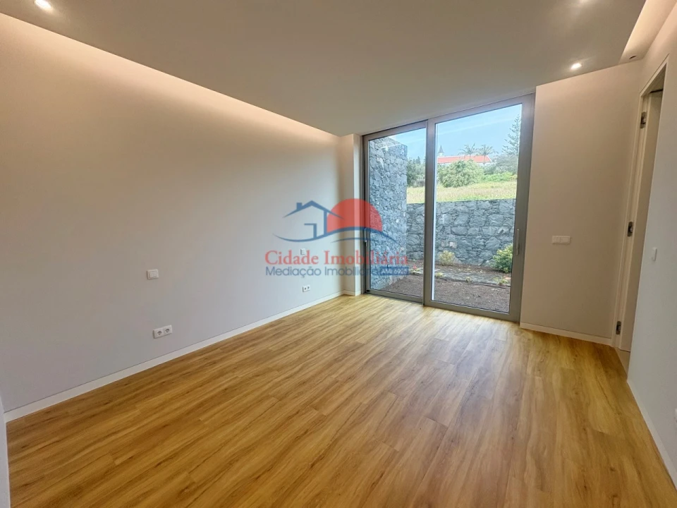 Moradia T3 para Venda em Estreito da Calheta Foto 31
