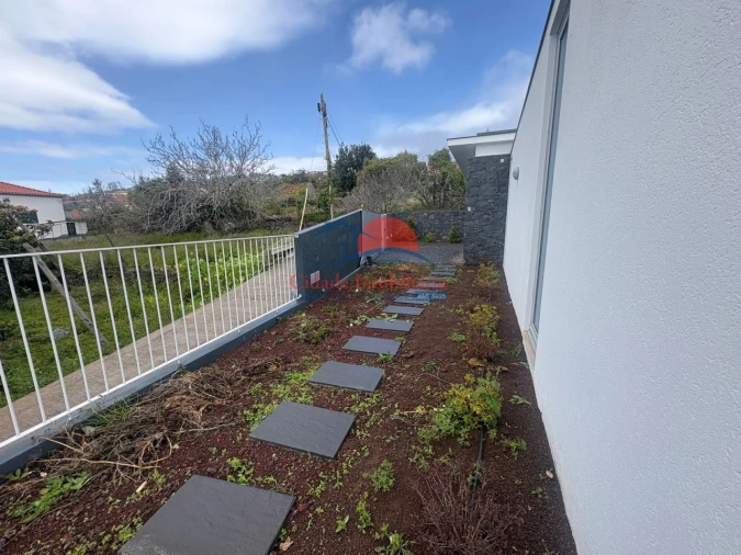 Moradia T3 para Venda em Estreito da Calheta Foto 12