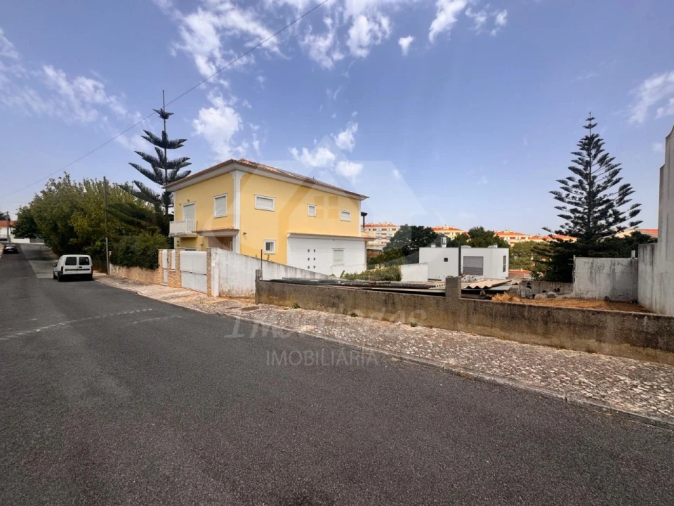 Moradia T5 para Venda em Santa Iria de Azoia, São João da Talha e Bobadela Foto 9