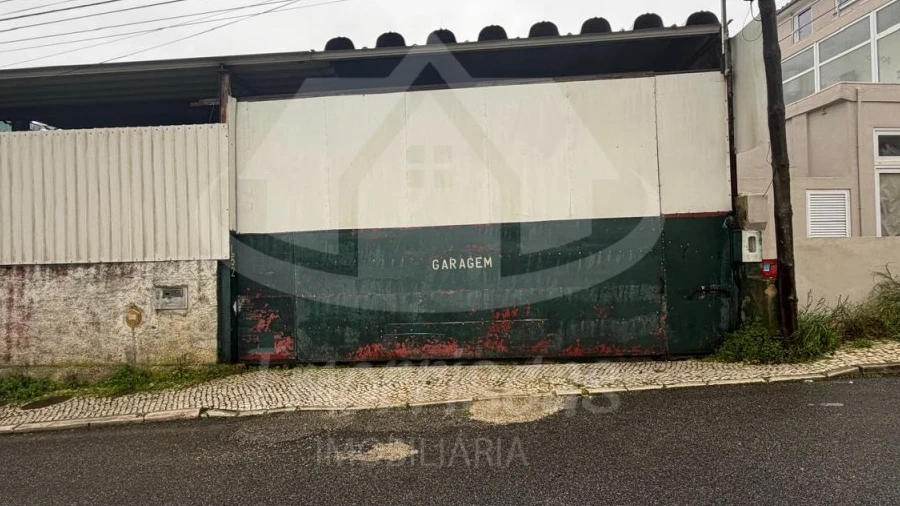 Armazém para Venda em Santa Iria de Azoia, São João da Talha e Bobadela