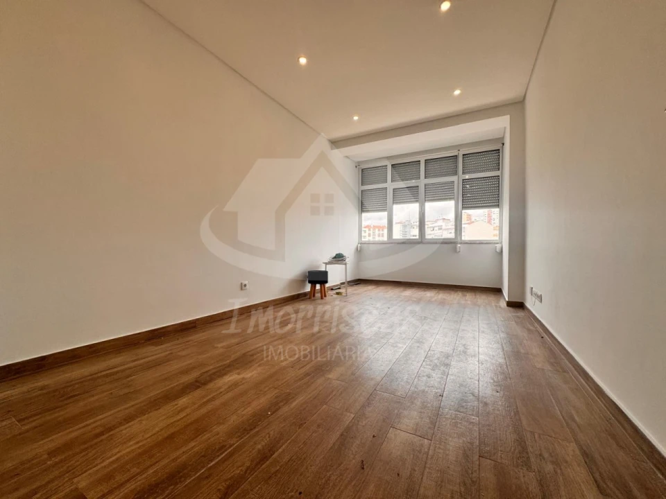 Apartamento T2 para Venda em Vialonga Foto 2