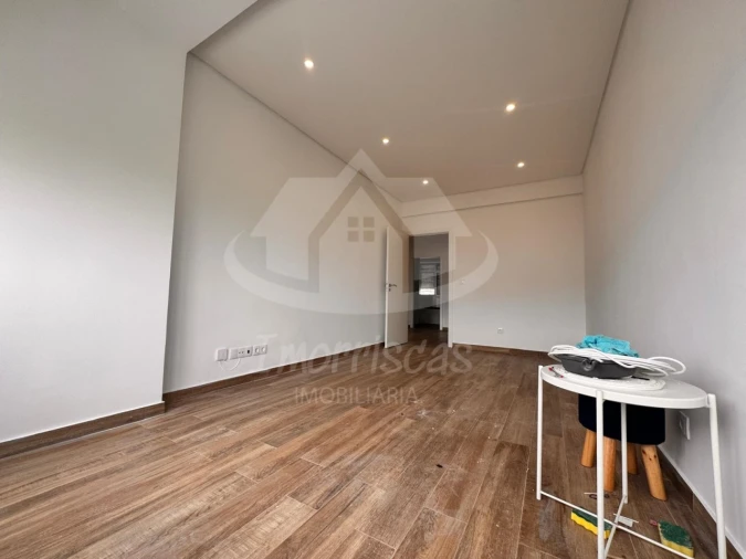 Apartamento T2 para Venda em Vialonga Foto 3