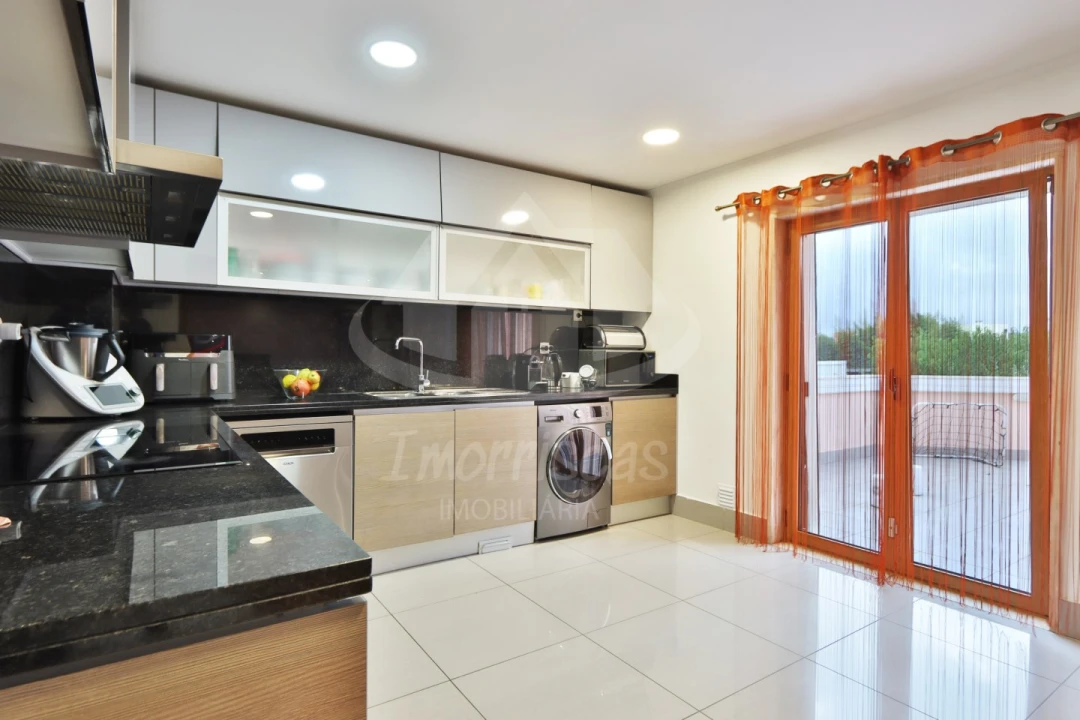 Apartamento T4 para Venda em Santo Antão e São Julião do Tojal Foto 7