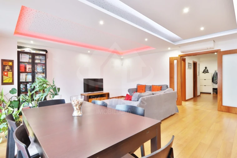 Apartamento T4 para Venda em Santo Antão e São Julião do Tojal Foto 4