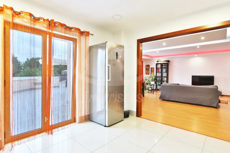 Apartamento T4 para Venda em Santo Antão e São Julião do Tojal Foto 9