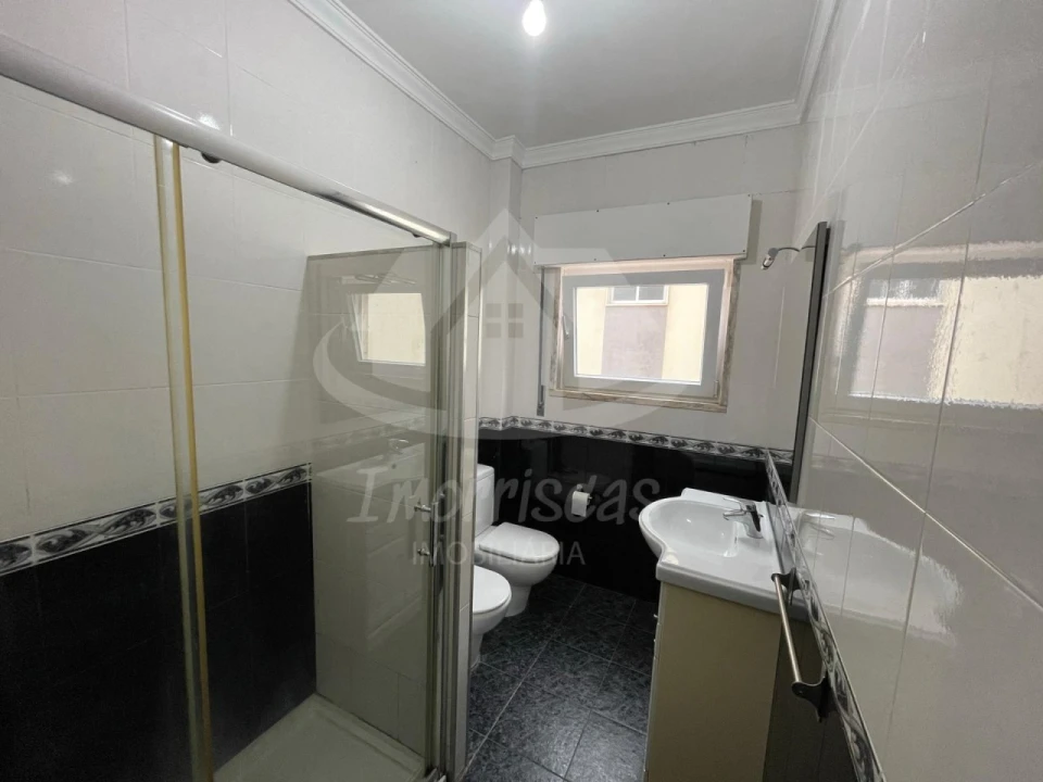 Apartamento T3 para Venda em Santa Iria de Azoia, São João da Talha e Bobadela Foto 21