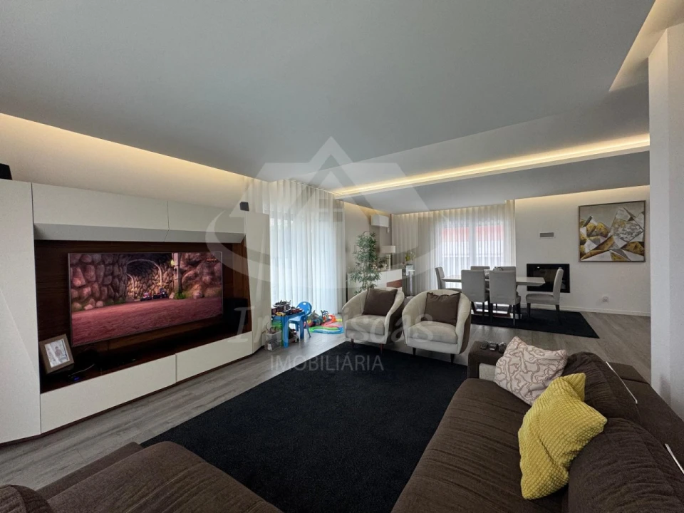 Moradia T5 para Venda em Santa Iria de Azoia, São João da Talha e Bobadela Foto 1