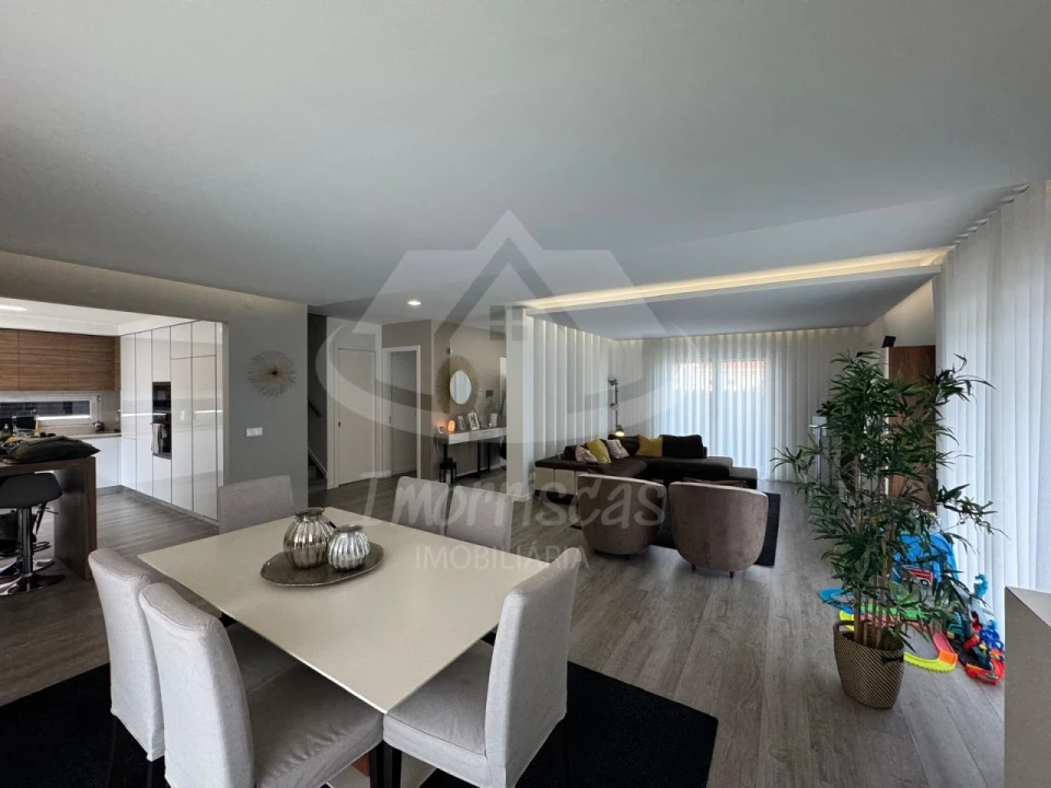 Moradia T5 para Venda em Santa Iria de Azoia, São João da Talha e Bobadela Foto 6