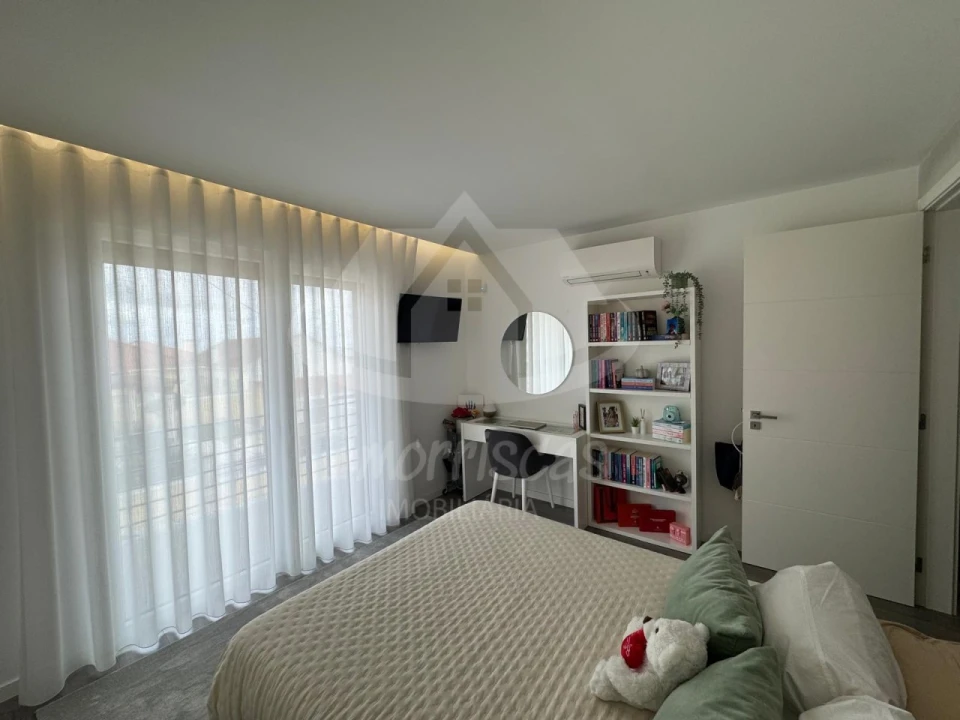 Moradia T5 para Venda em Santa Iria de Azoia, São João da Talha e Bobadela Foto 27