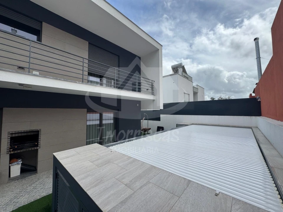 Moradia T5 para Venda em Santa Iria de Azoia, São João da Talha e Bobadela Foto 45