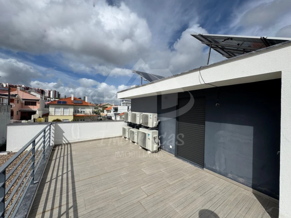 Moradia T5 para Venda em Santa Iria de Azoia, São João da Talha e Bobadela Foto 48