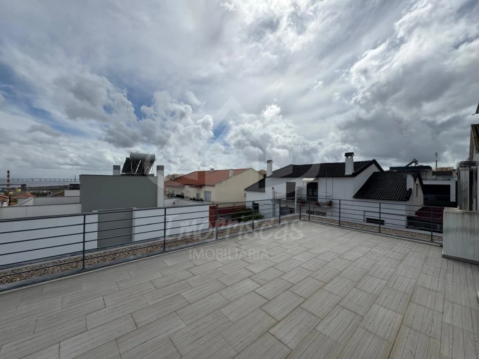 Moradia T5 para Venda em Santa Iria de Azoia, São João da Talha e Bobadela Foto 49