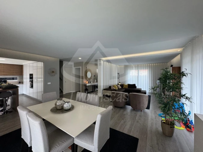 Moradia T5 para Venda em Santa Iria de Azoia, São João da Talha e Bobadela Foto 6