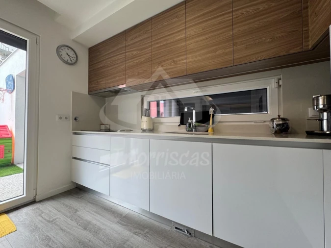 Moradia T5 para Venda em Santa Iria de Azoia, São João da Talha e Bobadela Foto 9