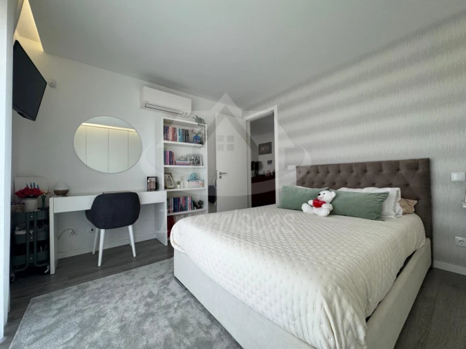 Moradia T5 para Venda em Santa Iria de Azoia, São João da Talha e Bobadela Foto 24