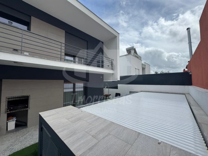 Moradia T5 para Venda em Santa Iria de Azoia, São João da Talha e Bobadela Foto 45