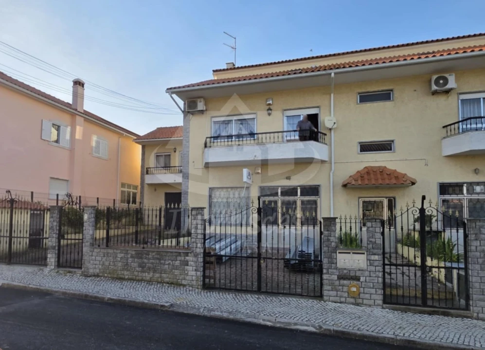 Prédio para Venda em Santa Iria de Azoia, São João da Talha e Bobadela Foto 3