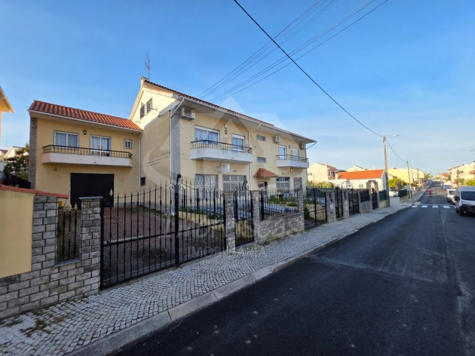 Prédio para Venda em Santa Iria de Azoia, São João da Talha e Bobadela Foto 4