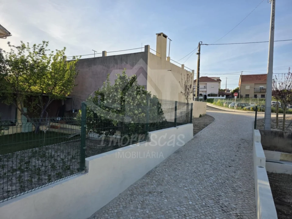 Prédio para Venda em Santa Iria de Azoia, São João da Talha e Bobadela Foto 12