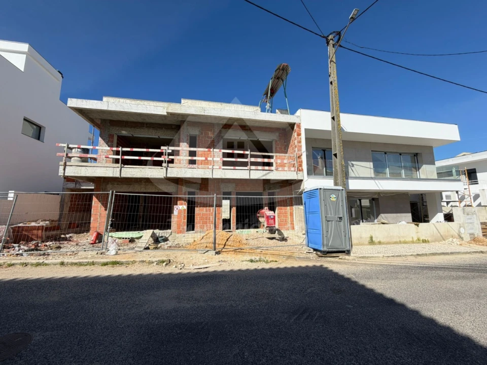 Moradia T5 para Venda em Santa Iria de Azoia, São João da Talha e Bobadela Foto 2