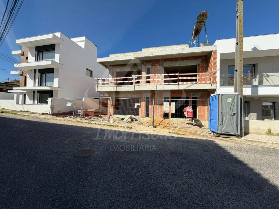 Moradia T5 para Venda em Santa Iria de Azoia, São João da Talha e Bobadela Foto 3