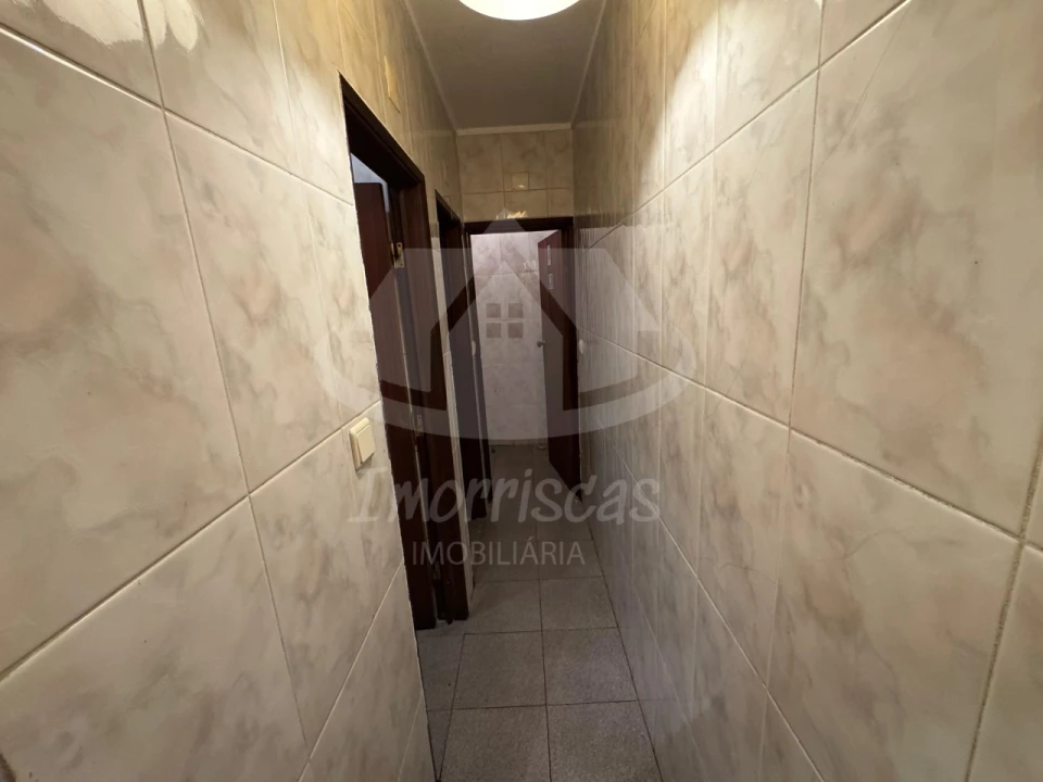 Loja para Venda em Vialonga Foto 9