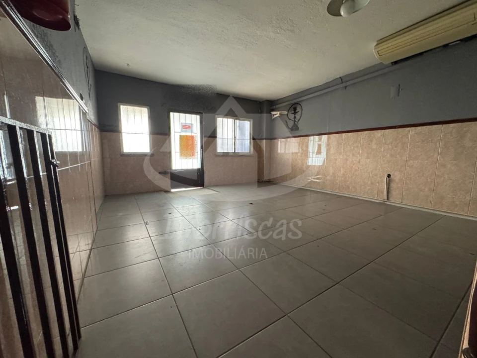 Loja para Venda em Vialonga Foto 14