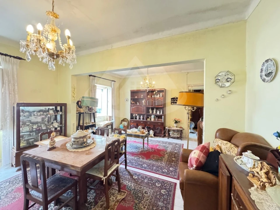 Moradia T6 para Venda em Fanhões Foto 4